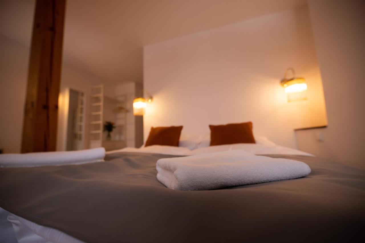 Hotel Petrin ยาโบลเนช นัด นิโซ ภายนอก รูปภาพ