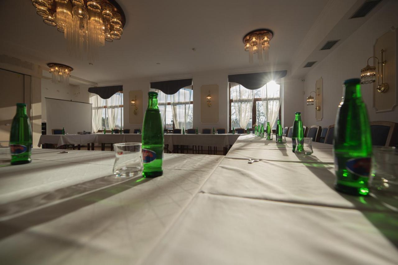 Hotel Petrin ยาโบลเนช นัด นิโซ ภายนอก รูปภาพ